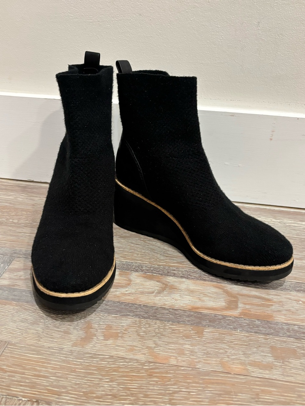 Sofft Women’s Black Ankle Wedge Boots Round Toe Slip-On Pull Tab US 7.5 M